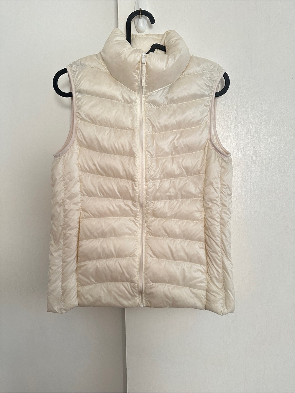 Uniqlo women's Puffer Down Vest ultra-lightweight Sz S length 21.5”